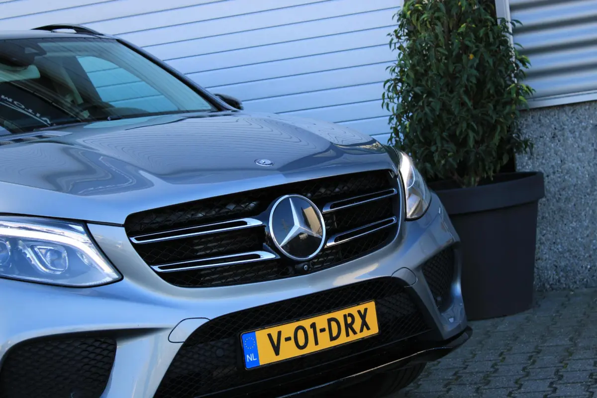 350d 4M AMG Grijs Kenteken Pano | Trekhaak | Luchtvering | HarmanKardon | Standkachel | Leder Sportstoelen | 360 Camera | LED ILS | Carplay | Nightpakket | Dealer Onderhouden | Topstaat ML 3