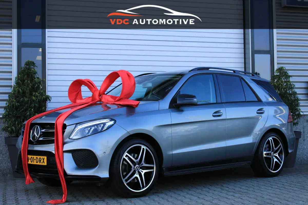 350d 4M AMG Grijs Kenteken Pano | Trekhaak | Luchtvering | HarmanKardon | Standkachel | Leder Sportstoelen | 360 Camera | LED ILS | Carplay | Nightpakket | Dealer Onderhouden | Topstaat ML 3