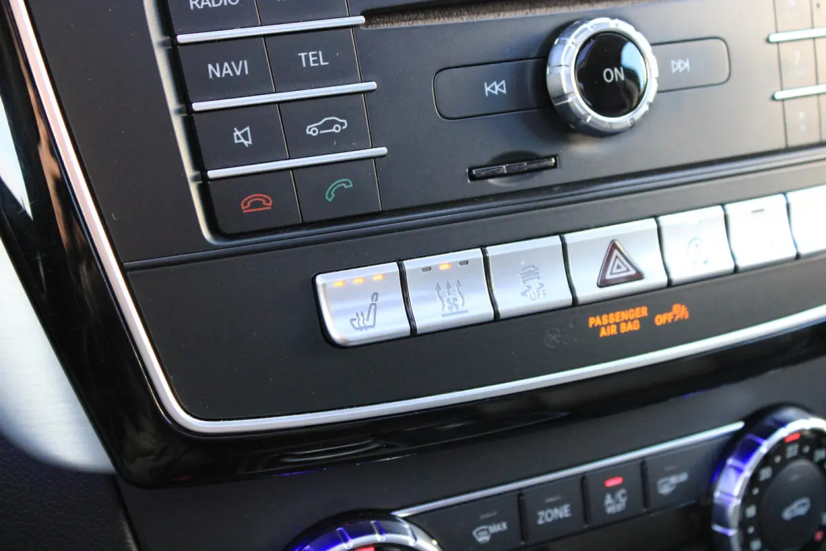 350d 4M AMG Grijs Kenteken Pano | Trekhaak | Luchtvering | HarmanKardon | Standkachel | Leder Sportstoelen | 360 Camera | LED ILS | Carplay | Nightpakket | Dealer Onderhouden | Topstaat ML 3