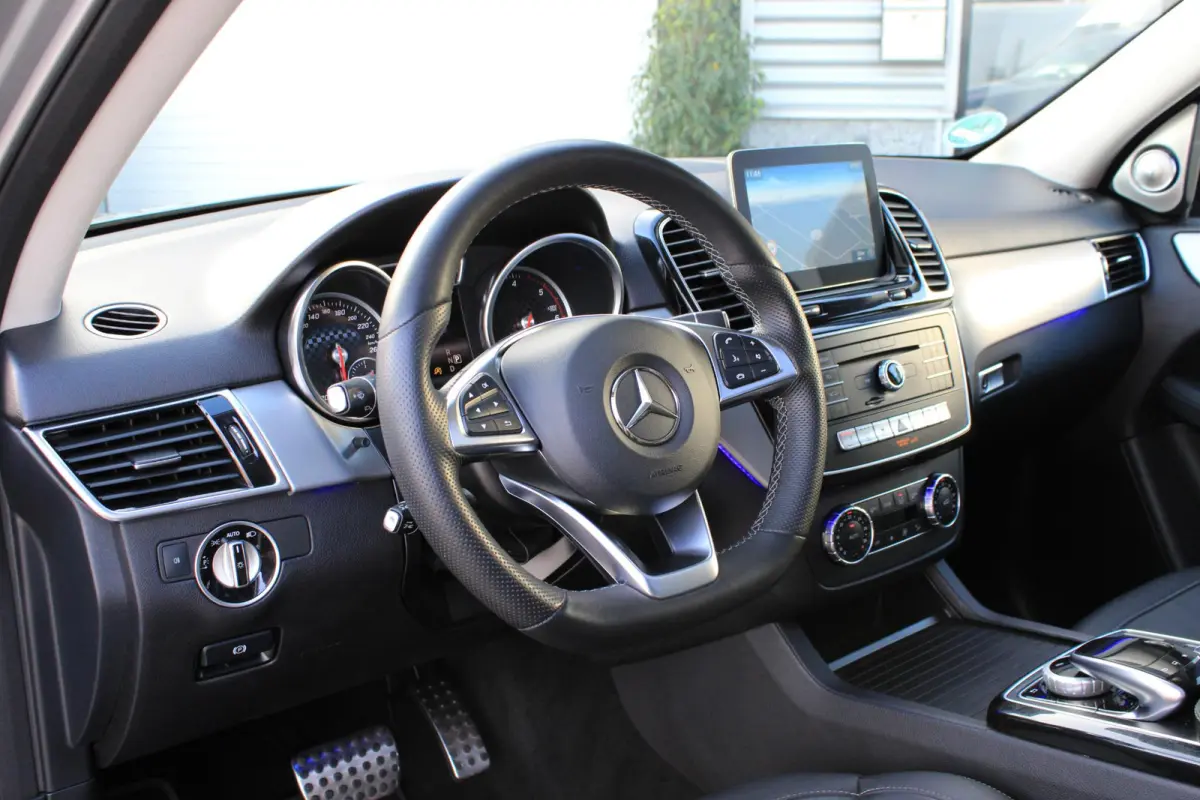 350d 4M AMG Grijs Kenteken Pano | Trekhaak | Luchtvering | HarmanKardon | Standkachel | Leder Sportstoelen | 360 Camera | LED ILS | Carplay | Nightpakket | Dealer Onderhouden | Topstaat ML 3
