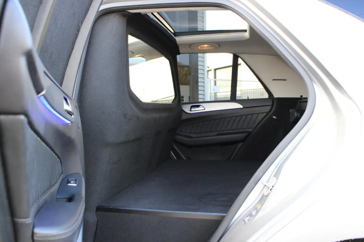 350d 4M AMG Grijs Kenteken Pano | Trekhaak | Luchtvering | HarmanKardon | Standkachel | Leder Sportstoelen | 360 Camera | LED ILS | Carplay | Nightpakket | Dealer Onderhouden | Topstaat ML 3