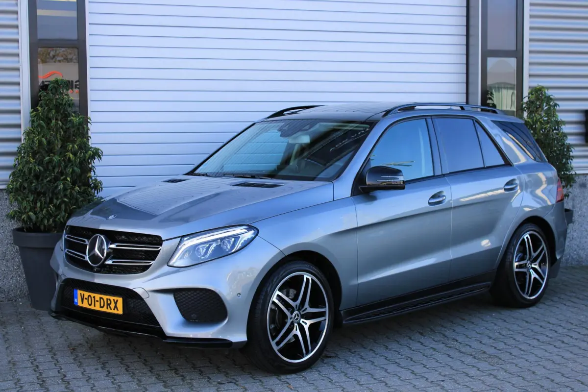 350d 4M AMG Grijs Kenteken Pano | Trekhaak | Luchtvering | HarmanKardon | Standkachel | Leder Sportstoelen | 360 Camera | LED ILS | Carplay | Nightpakket | Dealer Onderhouden | Topstaat ML 3
