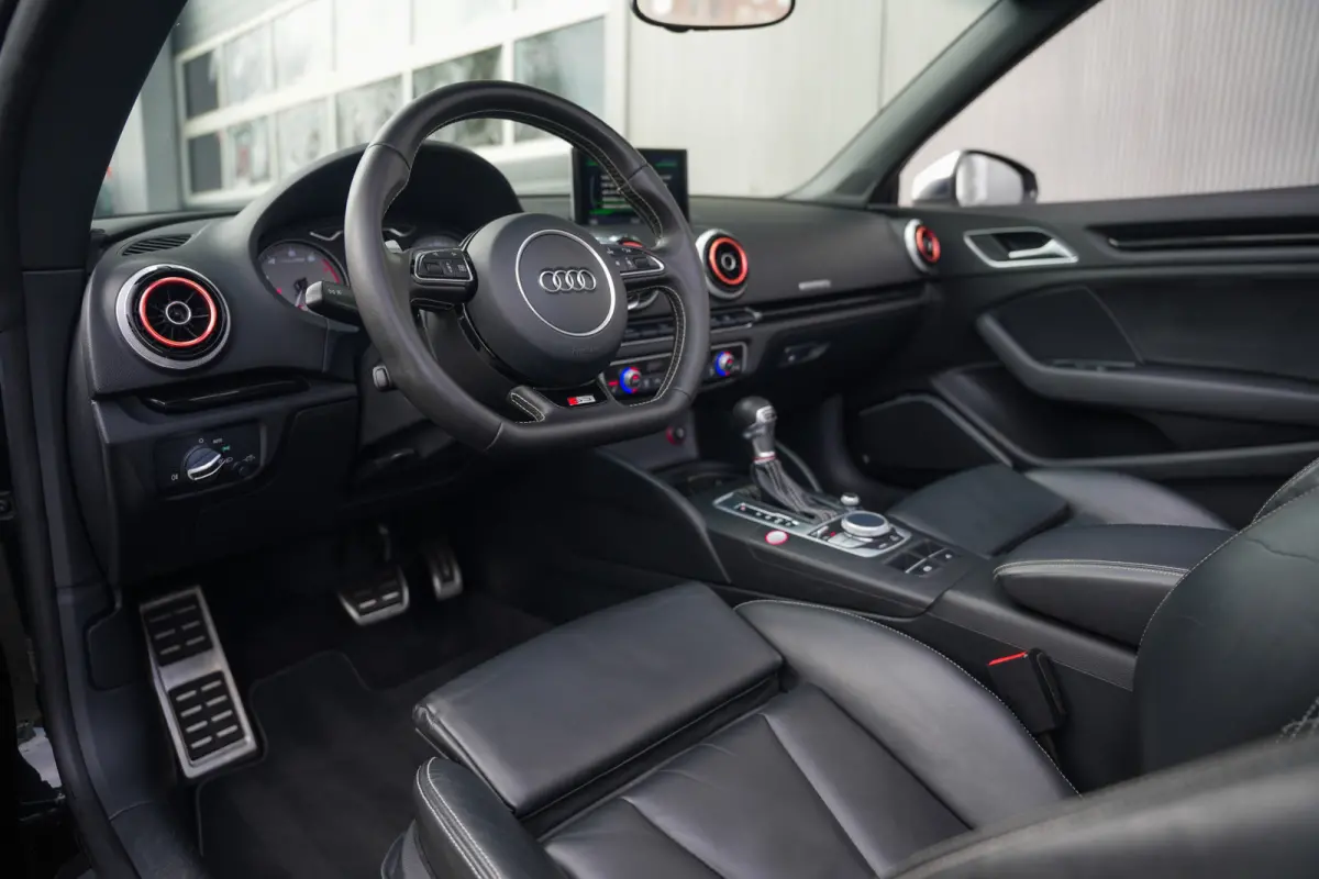 2.0 TFSI 301 pk S3 Quattro Pro Line Plus S-Line B&O-Sound/ RS-Stoelen/ Keyless/ Dynamic-Steering/ Stoel.Verw./ Park.Sens./ 19'' LMV