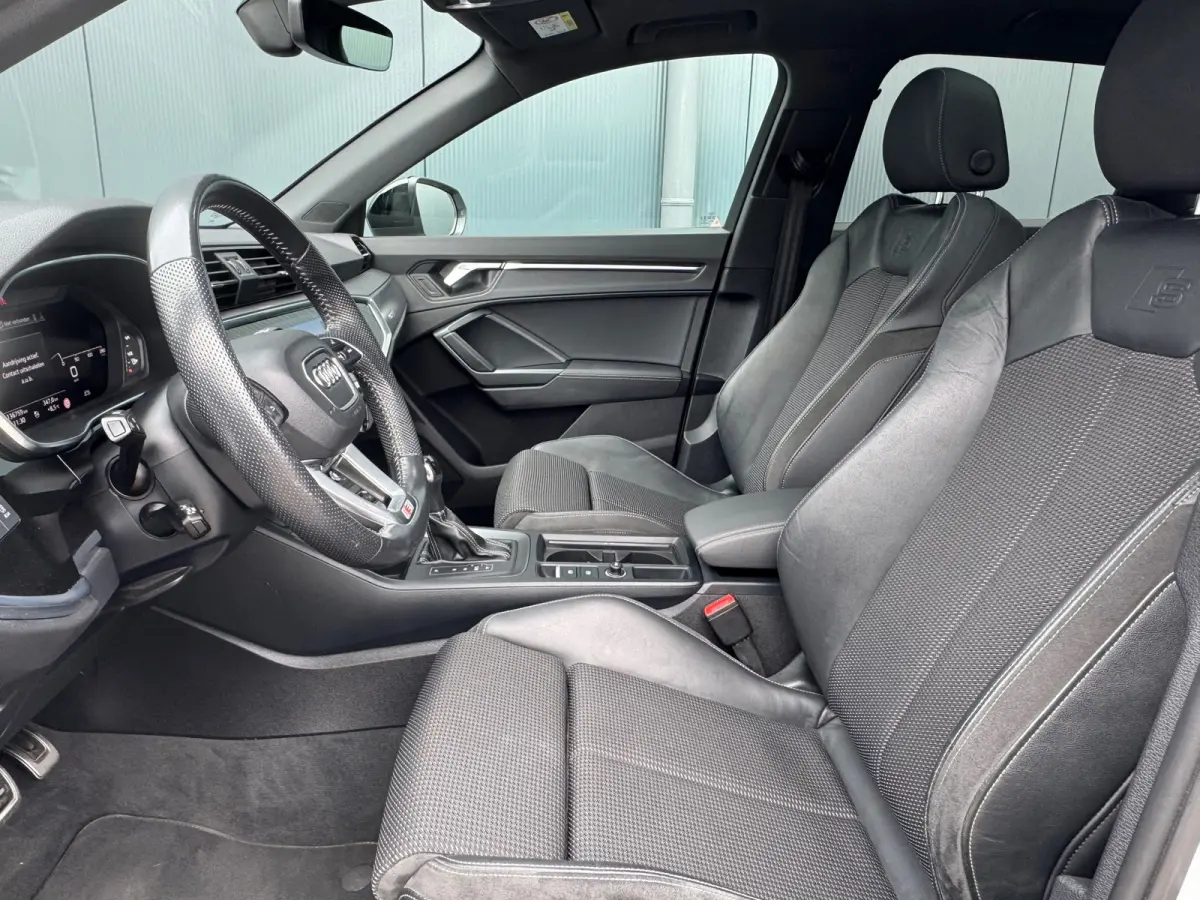 35 TFSI S Line Edition * Panoramadak * Trekhaak * Stoelverwarming * Parkeercamera *