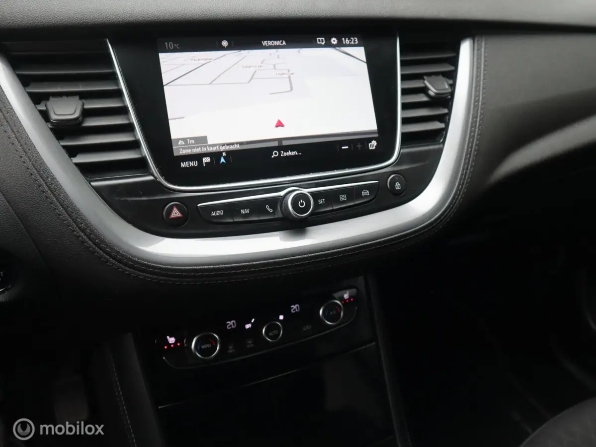 1.2 Turbo 131 PK H6 Executive Trekhaak|Stoel&Stuurverw|Dodehoek|Carplay|DonkerGlas 17"LMV|Navi