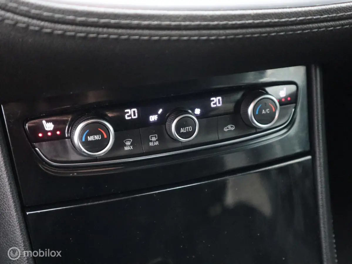 1.2 Turbo 131 PK H6 Executive Trekhaak|Stoel&Stuurverw|Dodehoek|Carplay|DonkerGlas 17"LMV|Navi