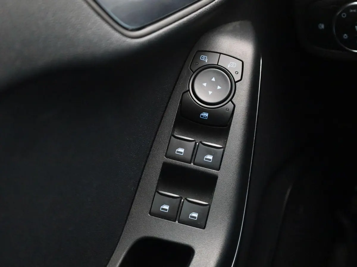 1.0 EcoBoost Hybrid Titanium | Apple Carplay/Android Auto | Cruise Control | Navigatie | Parkeersensoren | Bluetooth |