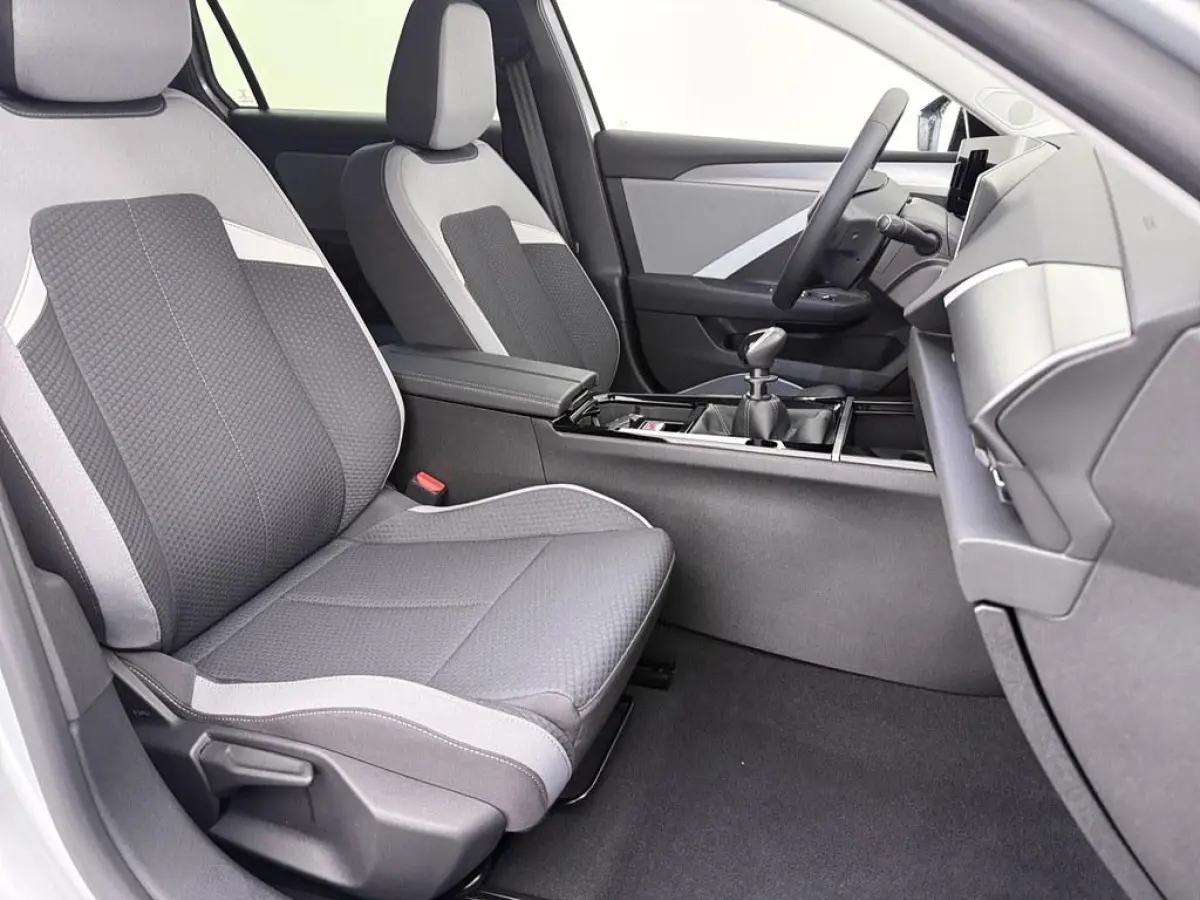 1.2T Business Ed. 18inch/Nav/Camera/Winterpakket/ Ecc/Led/Agr/CarPlay/Vc/Ad.Cruise