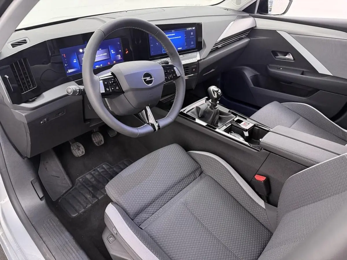 1.2T Business Ed. 18inch/Nav/Camera/Winterpakket/ Ecc/Led/Agr/CarPlay/Vc/Ad.Cruise