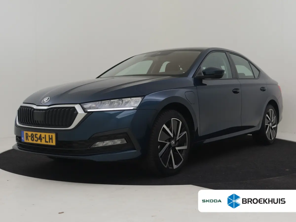 1.4 TSI iV PHEV Business Edition 204 Pk DSG/AUTO | Trekhaak  | Navigatie | SOH 87,2% | Apple carplay Android auto | Keyless | Parkeersensoren V+A | Cruise control | Stuurverwarming |18"LMV