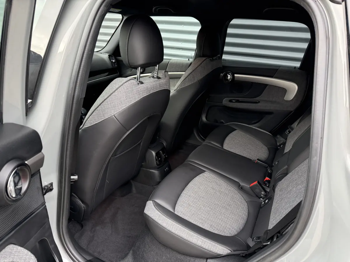 2..0 Cooper SE ALL4 Camera/Elec stoelen/Apple