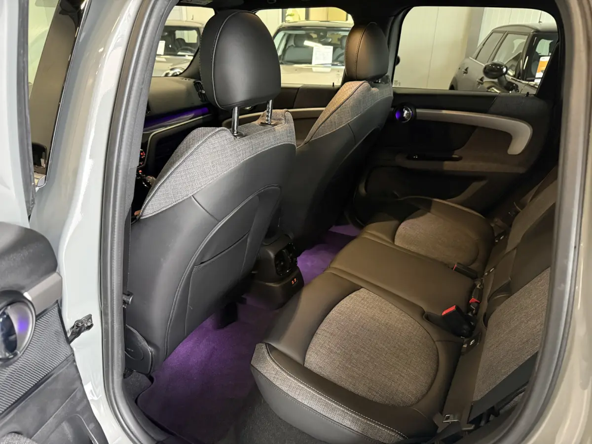 2..0 Cooper SE ALL4 Camera/Elec stoelen/Apple