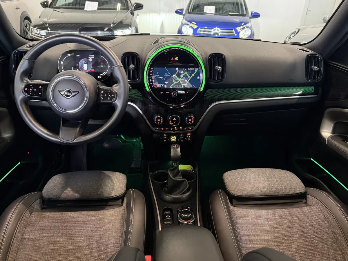 2..0 Cooper SE ALL4 Camera/Elec stoelen/Apple
