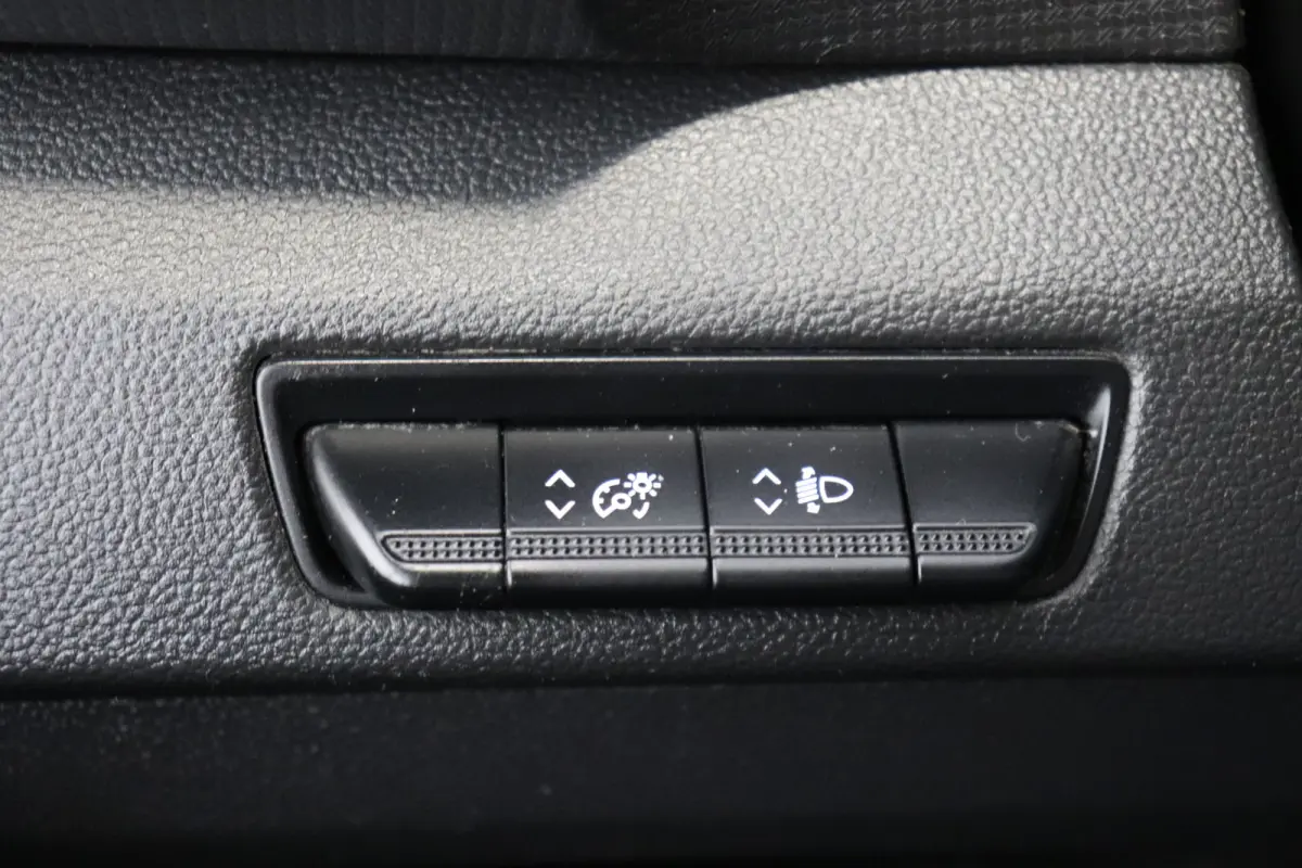 2.0 dCi 110PK L2 EURO 6 - Airco - Cruise - Trekhaak - € 14.900,- Excl.