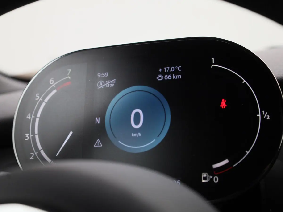 1.5 Cooper Essential | Navigatie | Black pakket | Parkeer sensoren | Airco | Virtual cockpit | Union Jack achterlichten | Bluetooth