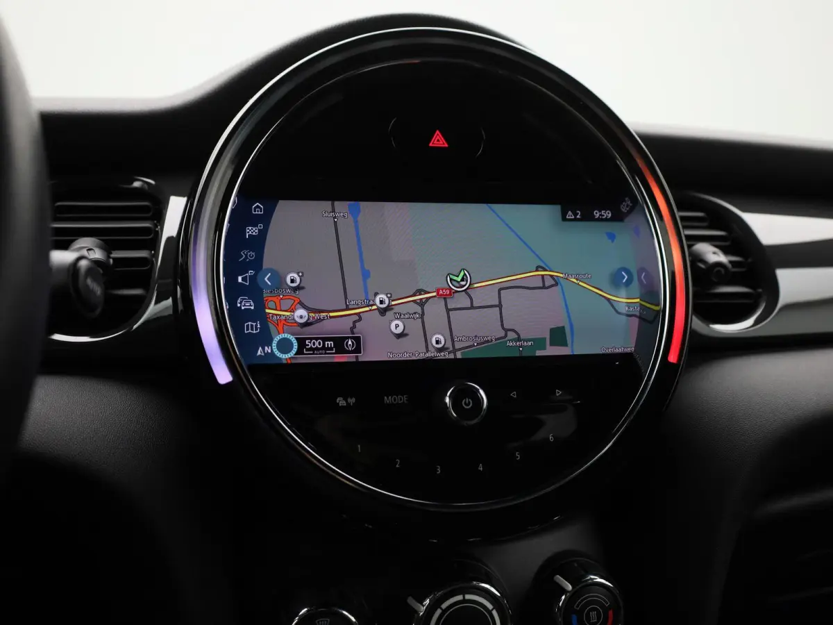 1.5 Cooper Essential | Navigatie | Black pakket | Parkeer sensoren | Airco | Virtual cockpit | Union Jack achterlichten | Bluetooth