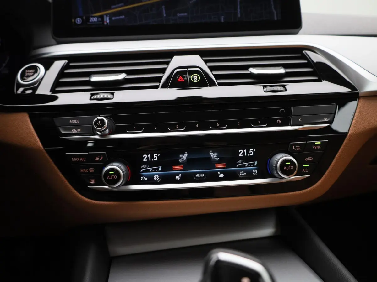 520i Business Edition Plus | Automaat | Apple CarPlay / Android Auto | LMV | Navigatie | Stoel verwarming | Virtual cockpit | Leder |  Parkeer sensoren | Elec. achterklep | Virtual cockpit |