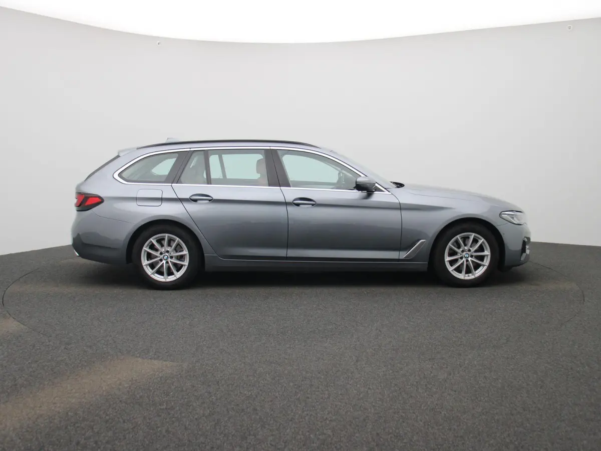 520i Business Edition Plus | Automaat | Apple CarPlay / Android Auto | LMV | Navigatie | Stoel verwarming | Virtual cockpit | Leder |  Parkeer sensoren | Elec. achterklep | Virtual cockpit |