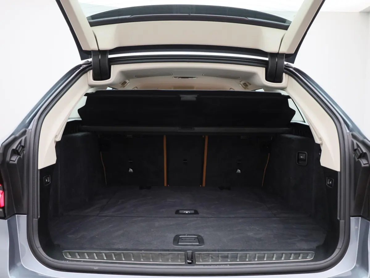 520i Business Edition Plus | Automaat | Apple CarPlay / Android Auto | LMV | Navigatie | Stoel verwarming | Virtual cockpit | Leder |  Parkeer sensoren | Elec. achterklep | Virtual cockpit |