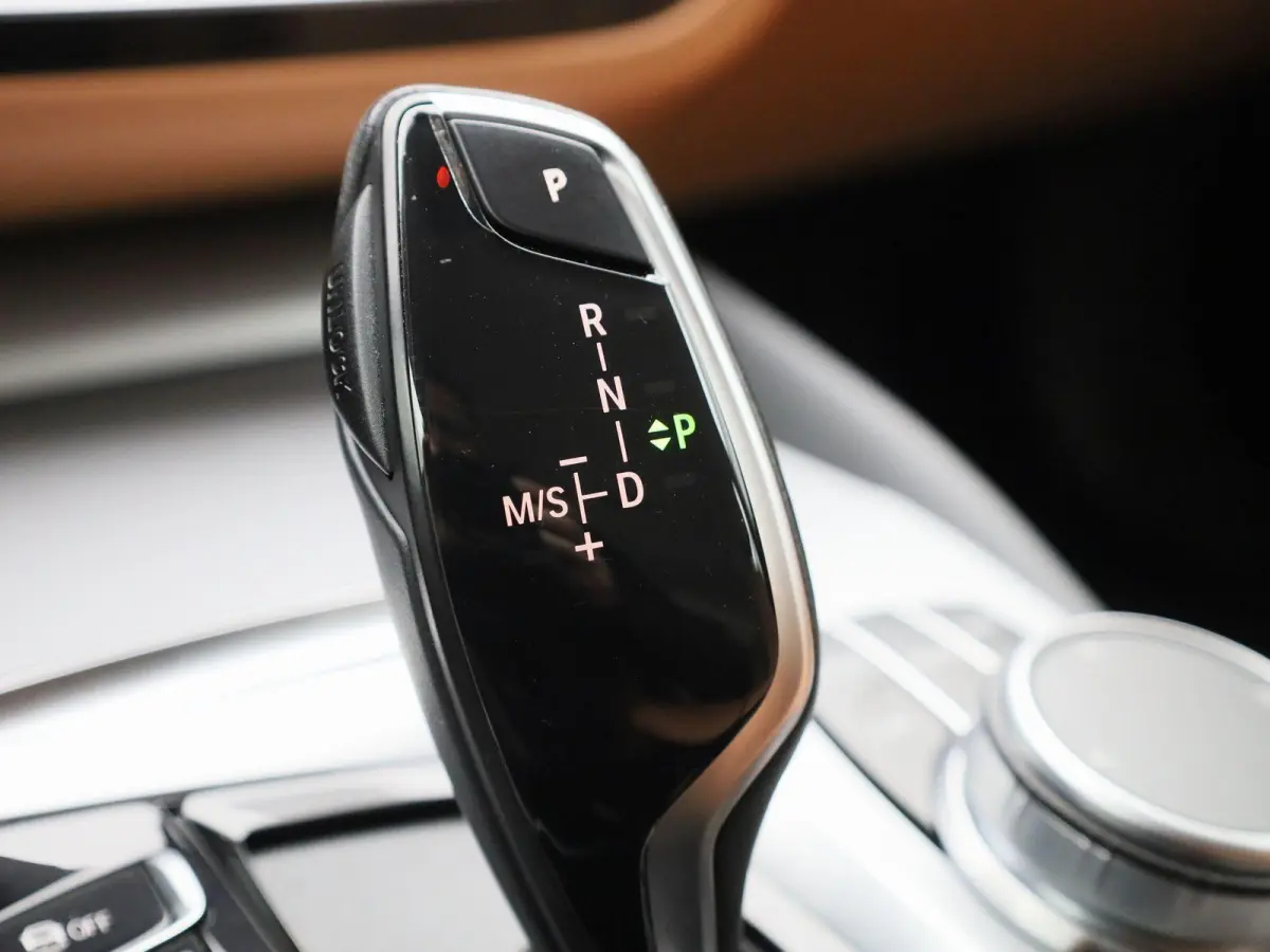 520i Business Edition Plus | Automaat | Apple CarPlay / Android Auto | LMV | Navigatie | Stoel verwarming | Virtual cockpit | Leder |  Parkeer sensoren | Elec. achterklep | Virtual cockpit |