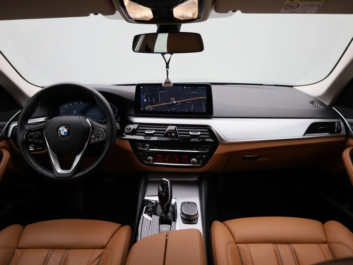520i Business Edition Plus | Automaat | Apple CarPlay / Android Auto | LMV | Navigatie | Stoel verwarming | Virtual cockpit | Leder |  Parkeer sensoren | Elec. achterklep | Virtual cockpit |