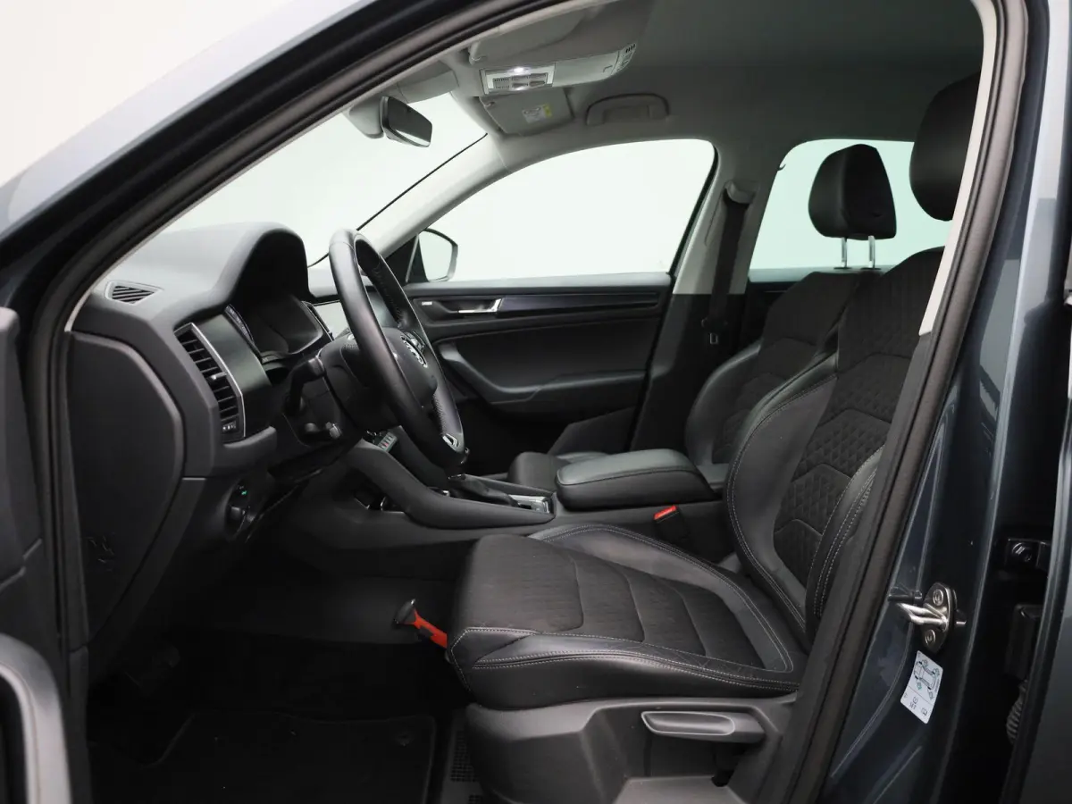 1.5 TSI Business Edition | Automaat | Navigatie | Stoel Verwarming | Stuur verwarming | DAB | Camera | Half Leder | Canton Audio | Cruise Control | Lichtmetalen Velgen |