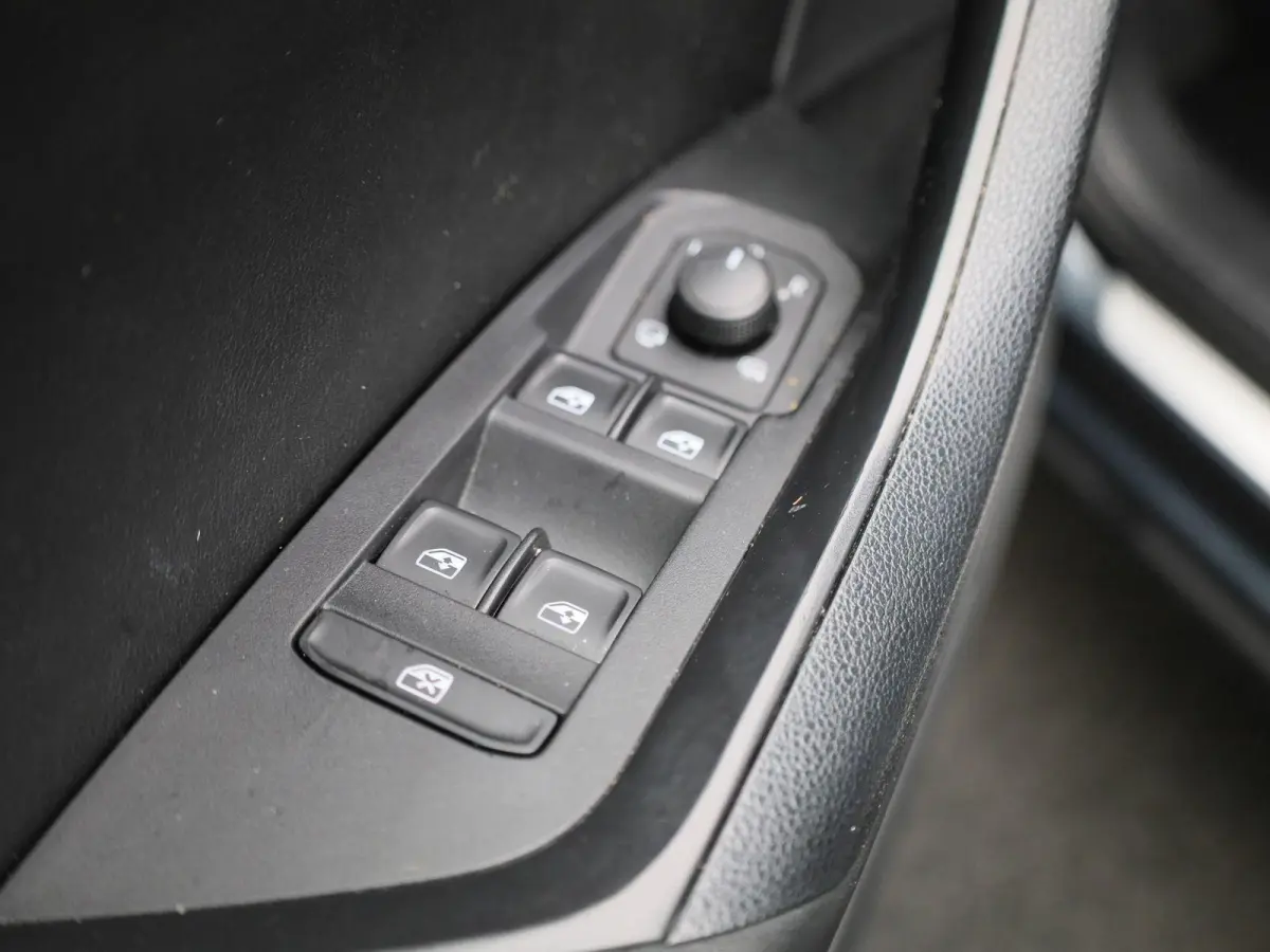 1.5 TSI Business Edition | Automaat | Navigatie | Stoel Verwarming | Stuur verwarming | DAB | Camera | Half Leder | Canton Audio | Cruise Control | Lichtmetalen Velgen |