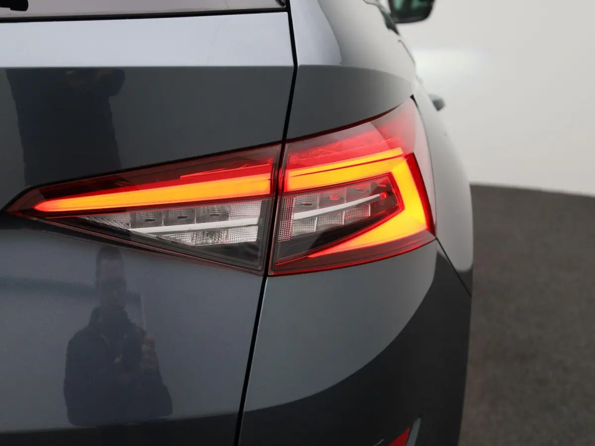 1.5 TSI Business Edition | Automaat | Navigatie | Stoel Verwarming | Stuur verwarming | DAB | Camera | Half Leder | Canton Audio | Cruise Control | Lichtmetalen Velgen |