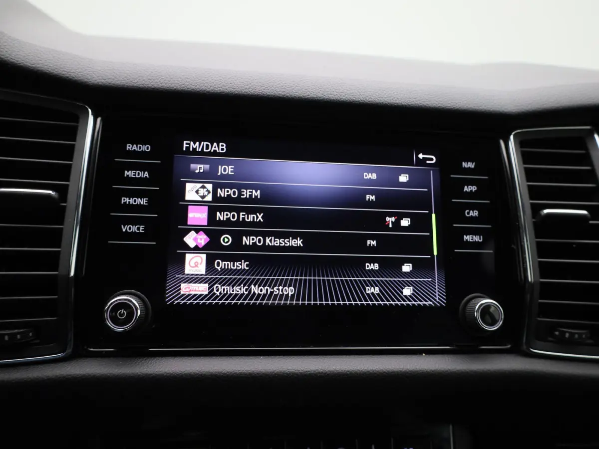 1.5 TSI Business Edition | Automaat | Navigatie | Stoel Verwarming | Stuur verwarming | DAB | Camera | Half Leder | Canton Audio | Cruise Control | Lichtmetalen Velgen |