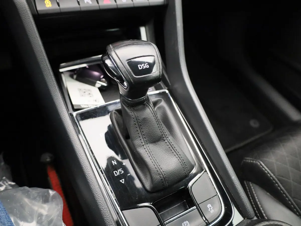 1.5 TSI Business Edition | Automaat | Navigatie | Stoel Verwarming | Stuur verwarming | DAB | Camera | Half Leder | Canton Audio | Cruise Control | Lichtmetalen Velgen |