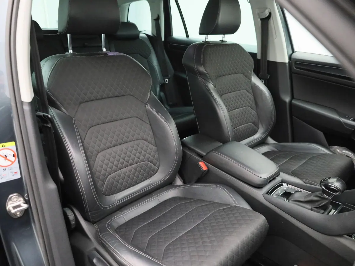 1.5 TSI Business Edition | Automaat | Navigatie | Stoel Verwarming | Stuur verwarming | DAB | Camera | Half Leder | Canton Audio | Cruise Control | Lichtmetalen Velgen |
