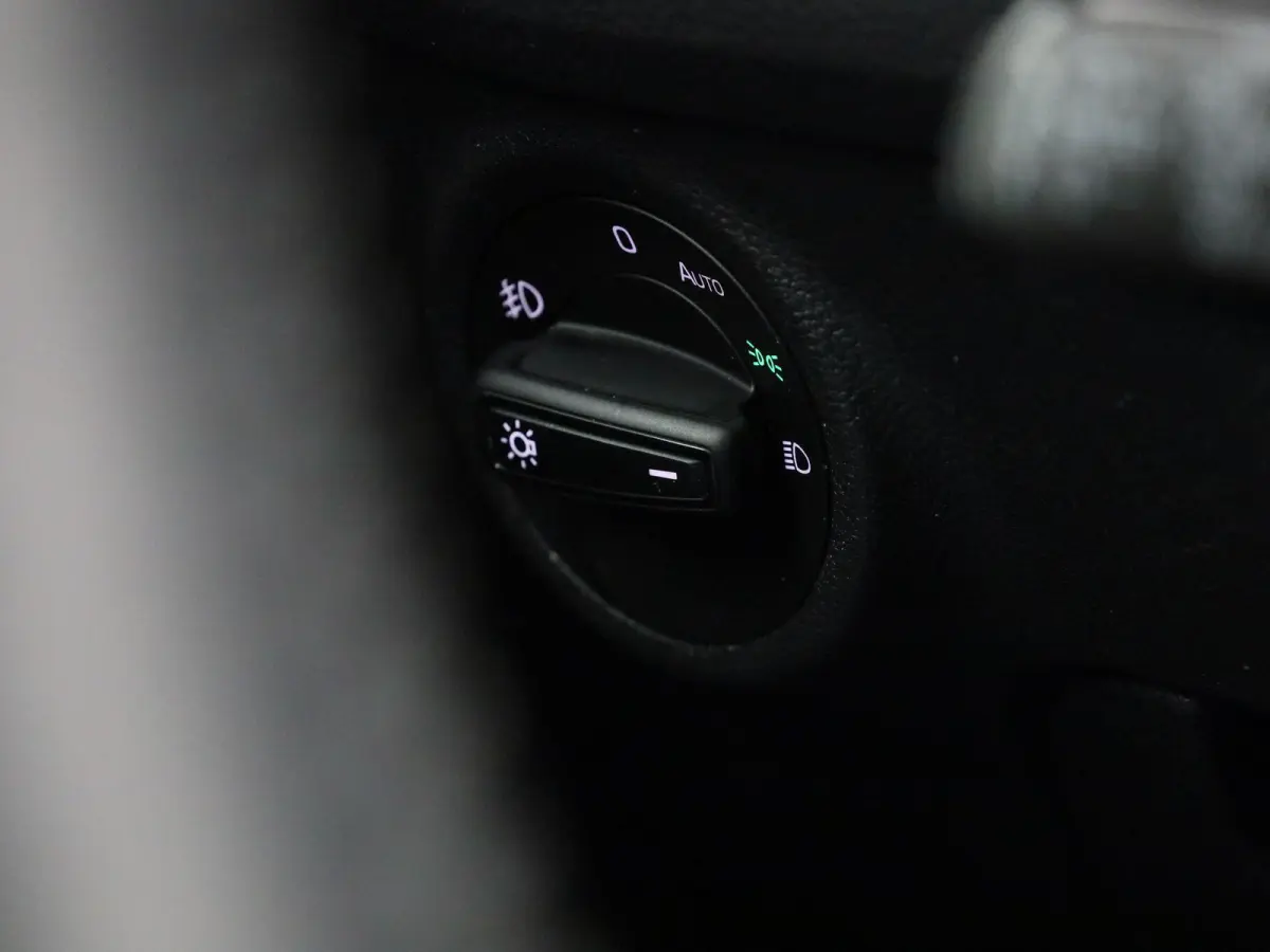 1.5 TSI Business Edition | Automaat | Navigatie | Stoel Verwarming | Stuur verwarming | DAB | Camera | Half Leder | Canton Audio | Cruise Control | Lichtmetalen Velgen |