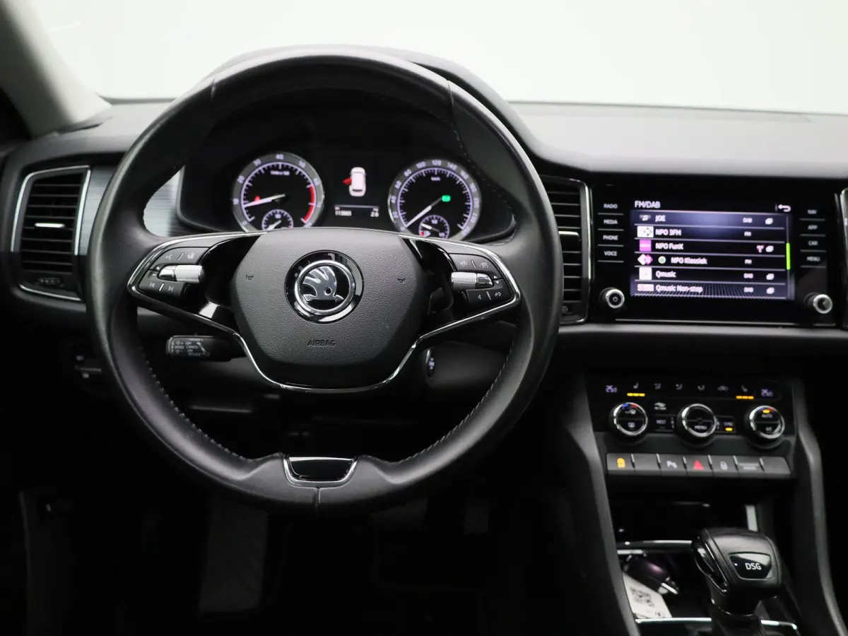 1.5 TSI Business Edition | Automaat | Navigatie | Stoel Verwarming | Stuur verwarming | DAB | Camera | Half Leder | Canton Audio | Cruise Control | Lichtmetalen Velgen |