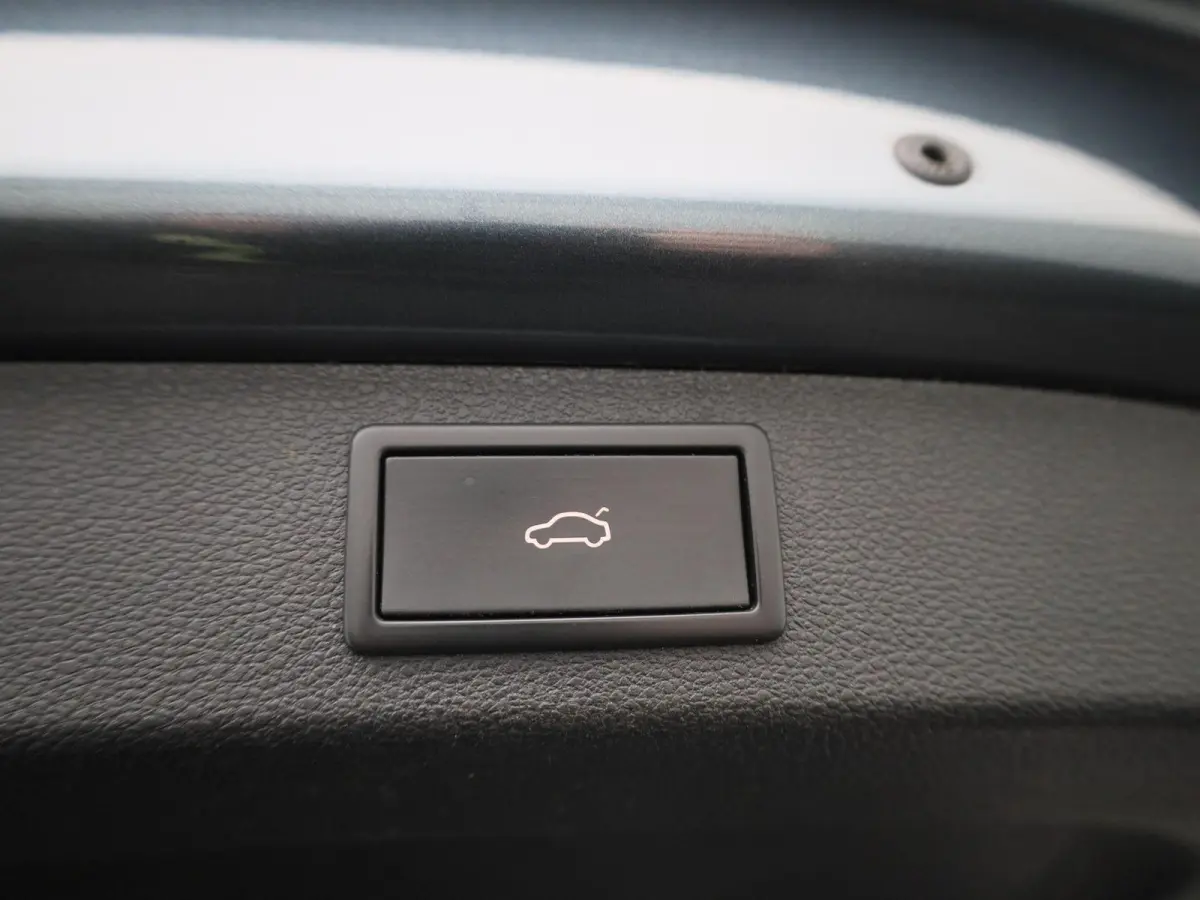 1.5 TSI Business Edition | Automaat | Navigatie | Stoel Verwarming | Stuur verwarming | DAB | Camera | Half Leder | Canton Audio | Cruise Control | Lichtmetalen Velgen |