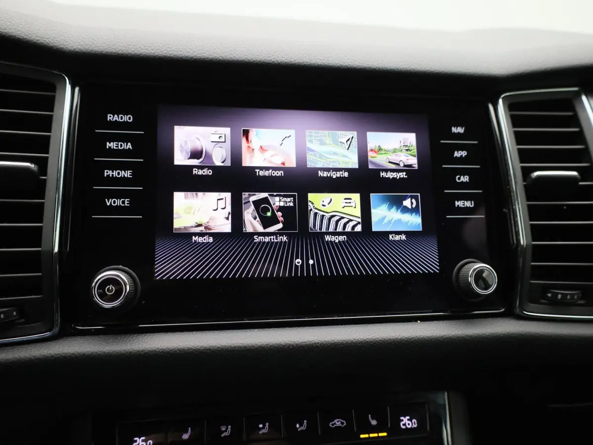 1.5 TSI Business Edition | Automaat | Navigatie | Stoel Verwarming | Stuur verwarming | DAB | Camera | Half Leder | Canton Audio | Cruise Control | Lichtmetalen Velgen |