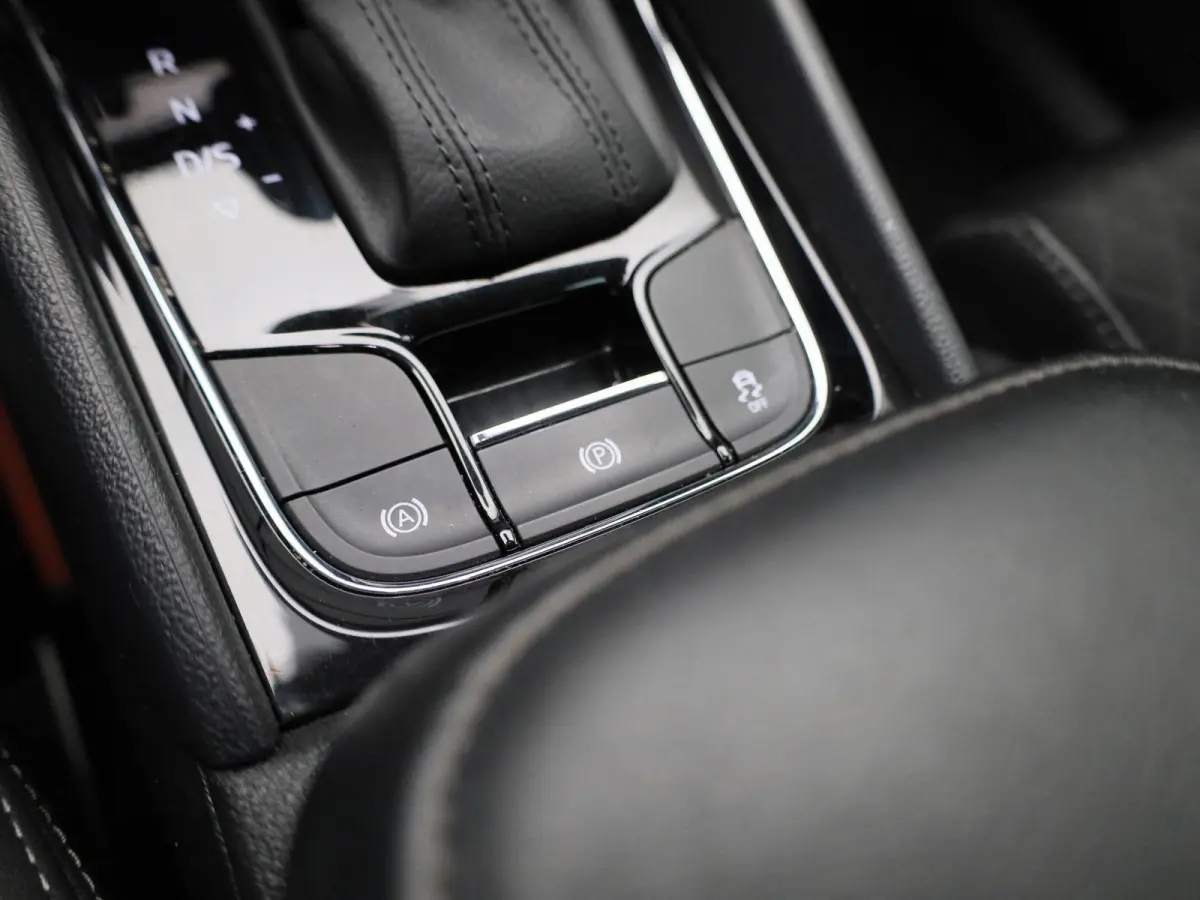 1.5 TSI Business Edition | Automaat | Navigatie | Stoel Verwarming | Stuur verwarming | DAB | Camera | Half Leder | Canton Audio | Cruise Control | Lichtmetalen Velgen |