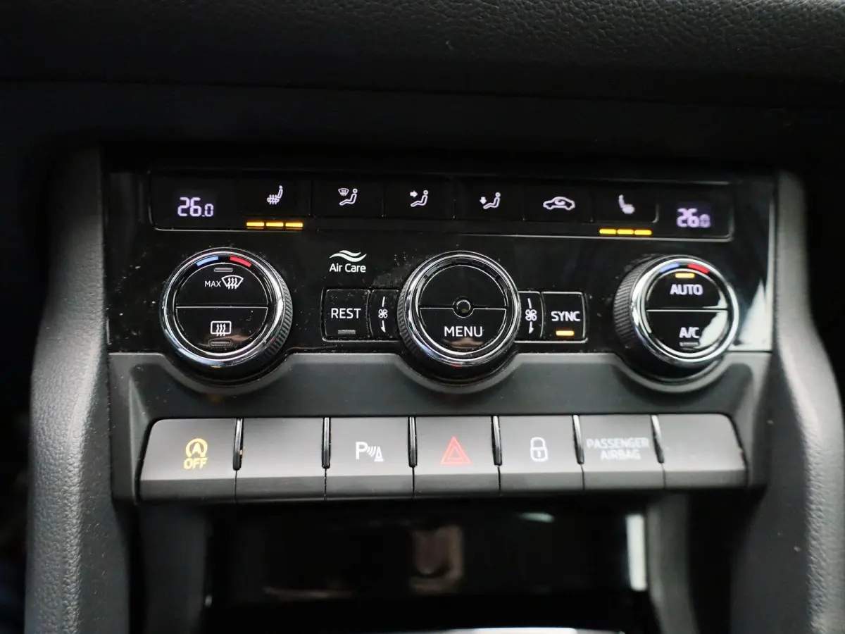 1.5 TSI Business Edition | Automaat | Navigatie | Stoel Verwarming | Stuur verwarming | DAB | Camera | Half Leder | Canton Audio | Cruise Control | Lichtmetalen Velgen |