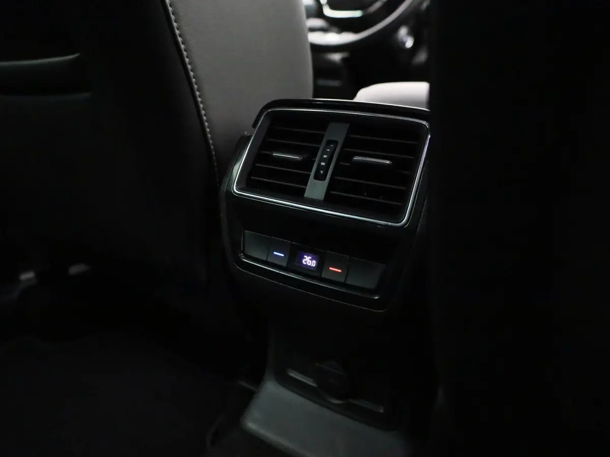 1.5 TSI Business Edition | Automaat | Navigatie | Stoel Verwarming | Stuur verwarming | DAB | Camera | Half Leder | Canton Audio | Cruise Control | Lichtmetalen Velgen |