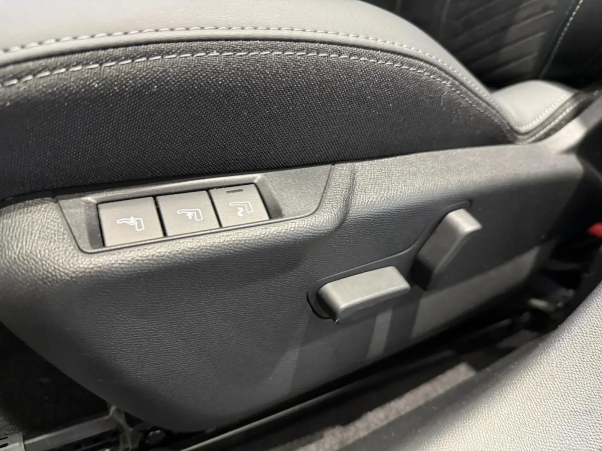 GT Stoelmassage l Stoelverwarming | Massage l Apple carplay & Android auto l Bel voor actuele KM-stand