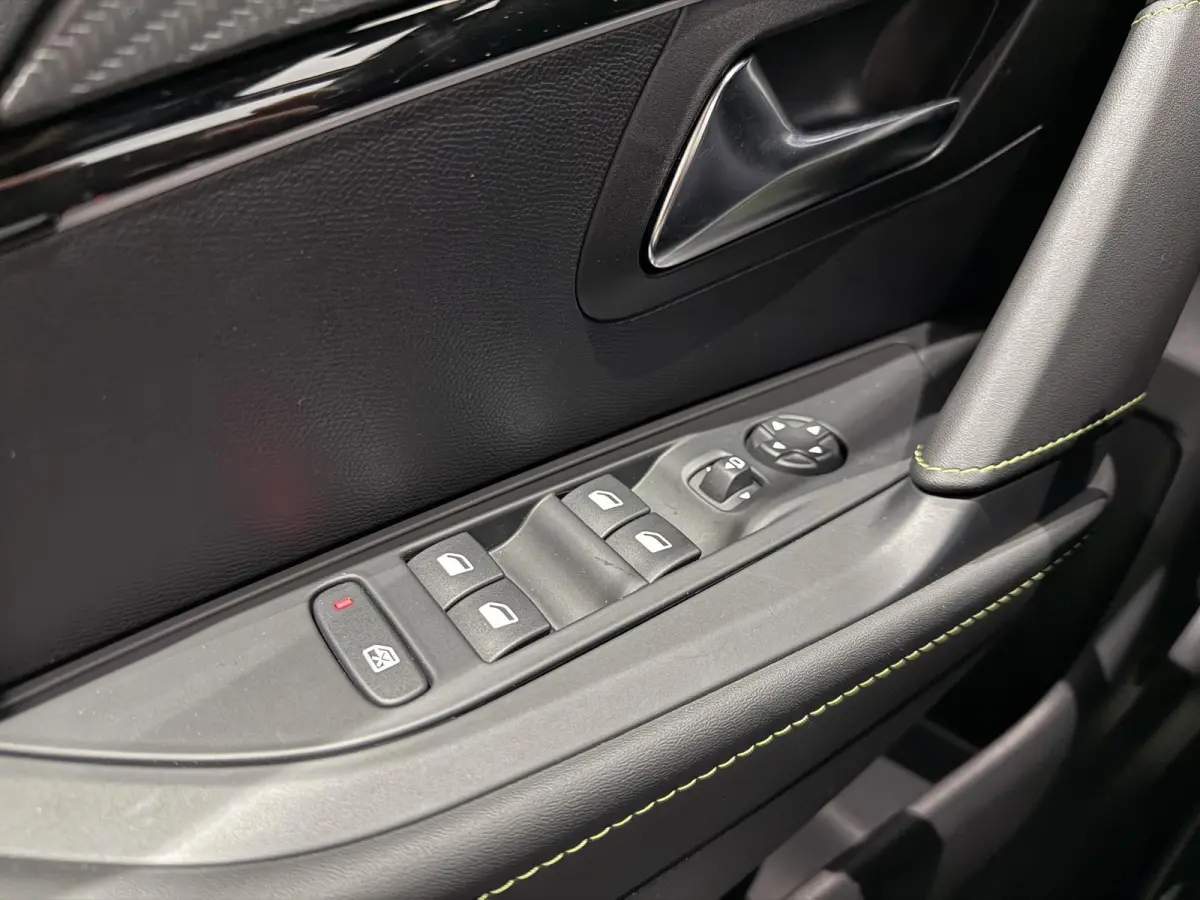 GT Stoelmassage l Stoelverwarming | Massage l Apple carplay & Android auto l Bel voor actuele KM-stand