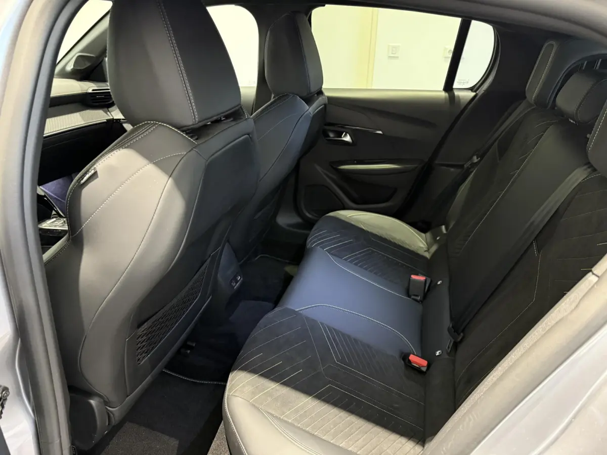 GT Stoelmassage l Stoelverwarming | Massage l Apple carplay & Android auto l Bel voor actuele KM-stand