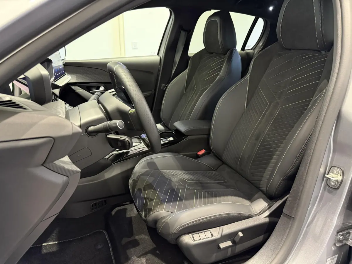 GT Stoelmassage l Stoelverwarming | Massage l Apple carplay & Android auto l Bel voor actuele KM-stand