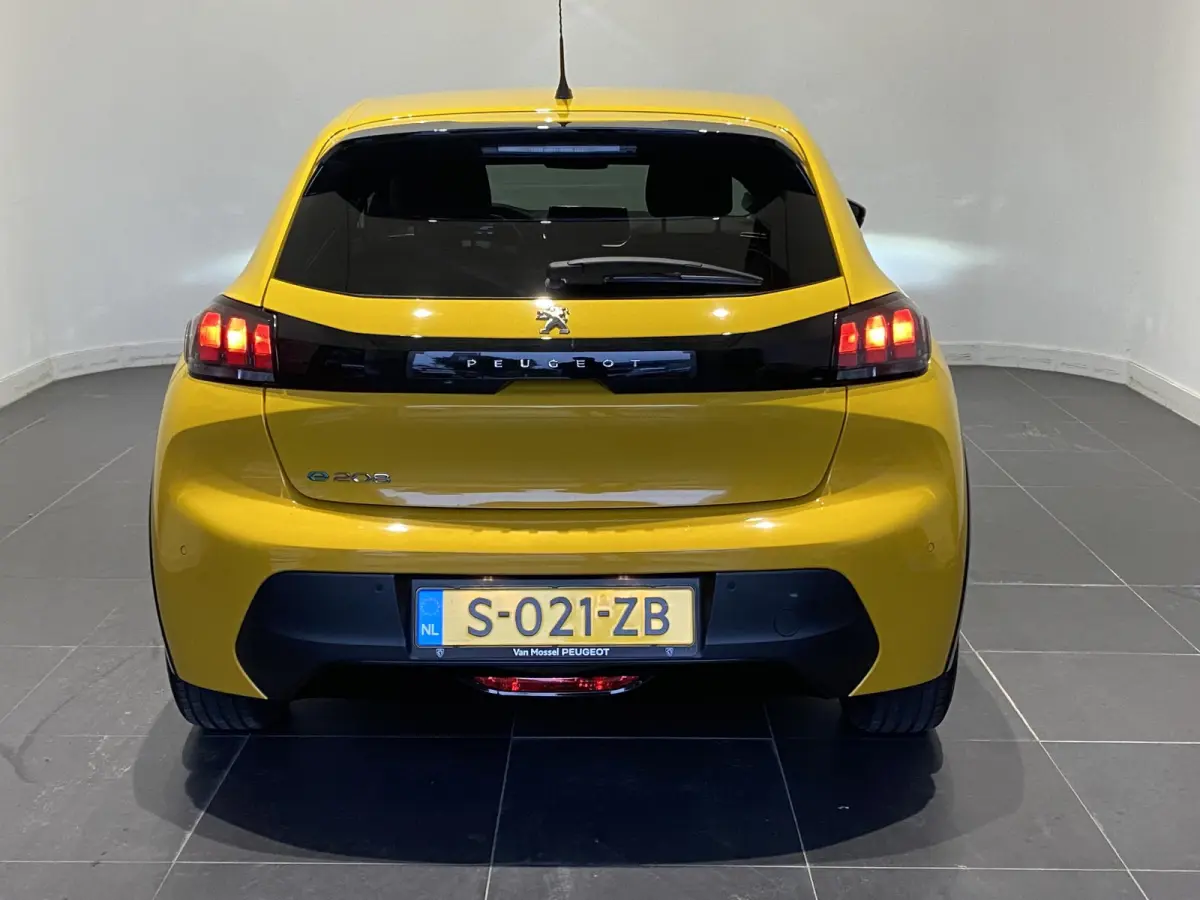 EV Active Pack 50 kWh | AUTOMAAT | CLIMATE CONTROL | CARPLAY ANDROID AUTO | PDC | LMV | 19 DKM |