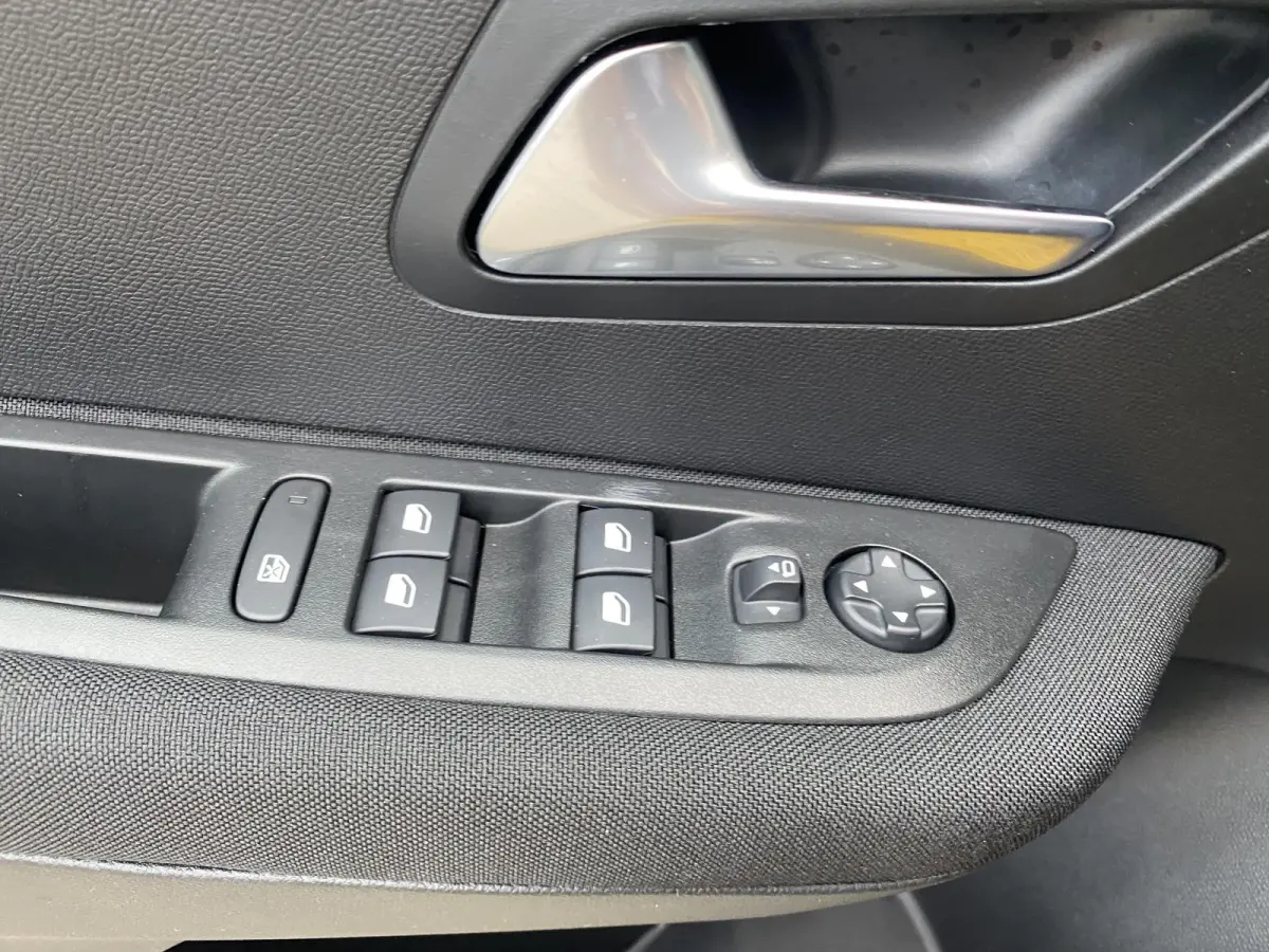 EV Active Pack 50 kWh | AUTOMAAT | CLIMATE CONTROL | CARPLAY ANDROID AUTO | SOH 99%  | PDC | LMV | 19 DKM |