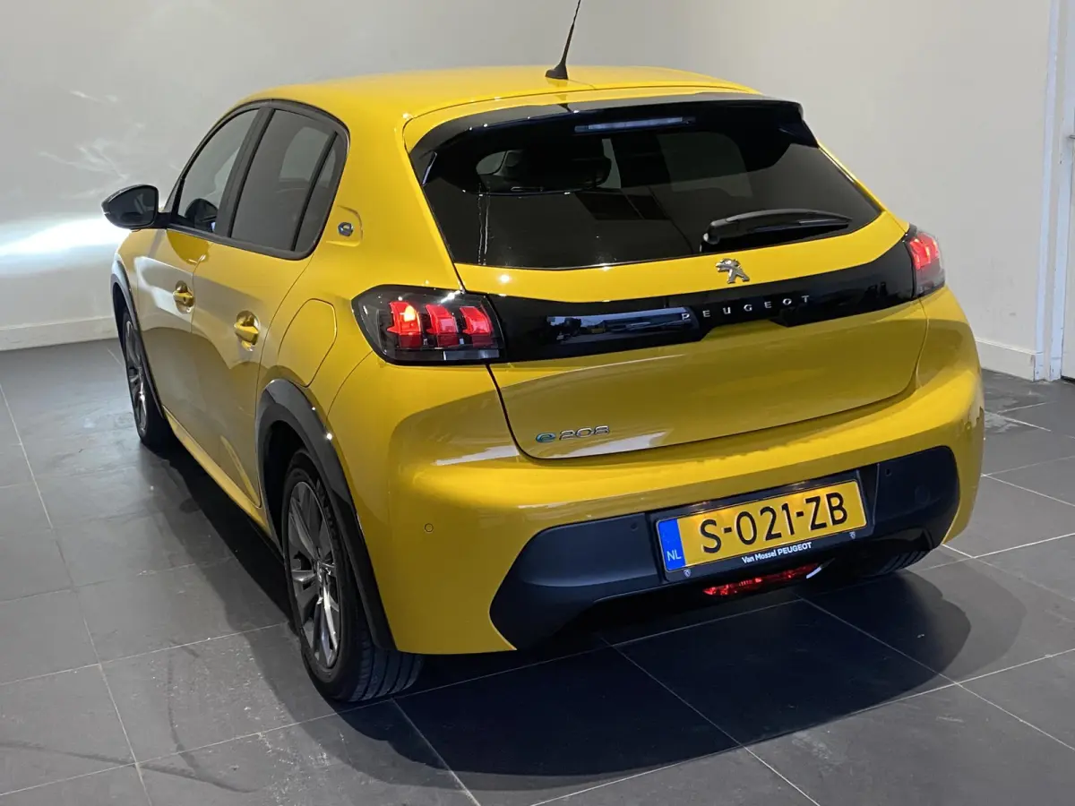 EV Active Pack 50 kWh | AUTOMAAT | CLIMATE CONTROL | CARPLAY ANDROID AUTO | PDC | LMV | 19 DKM |