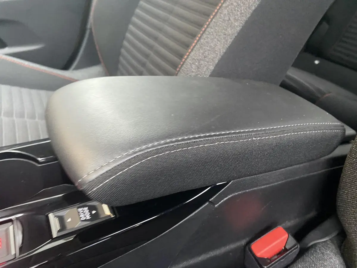 EV Active Pack 50 kWh | AUTOMAAT | CLIMATE CONTROL | CARPLAY ANDROID AUTO | SOH 99%  | PDC | LMV | 19 DKM |