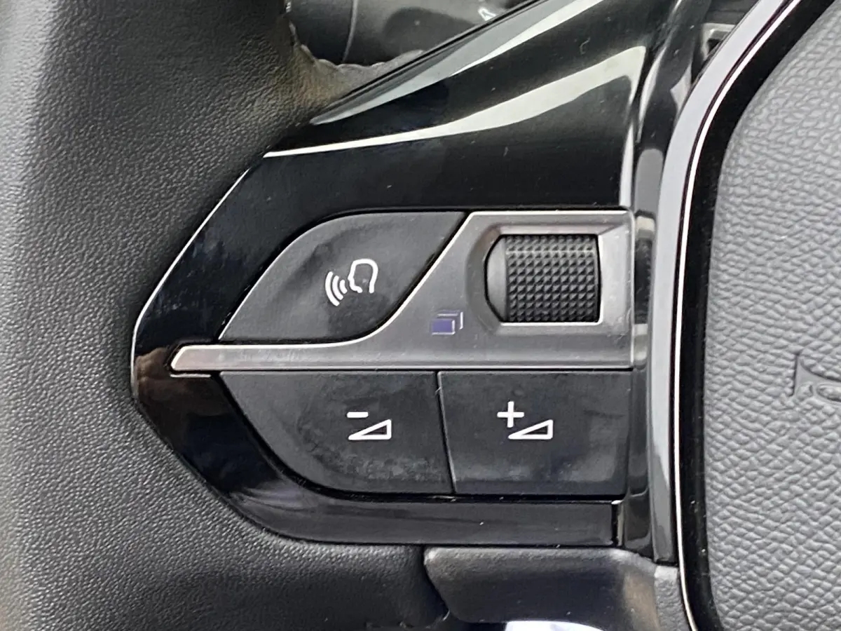 EV Active Pack 50 kWh | AUTOMAAT | CLIMATE CONTROL | CARPLAY ANDROID AUTO | SOH 99%  | PDC | LMV | 19 DKM |