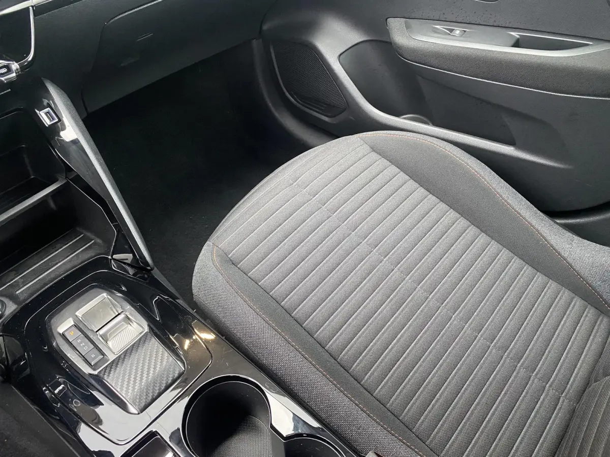 EV Active Pack 50 kWh | AUTOMAAT | CLIMATE CONTROL | CARPLAY ANDROID AUTO | SOH 99%  | PDC | LMV | 19 DKM |