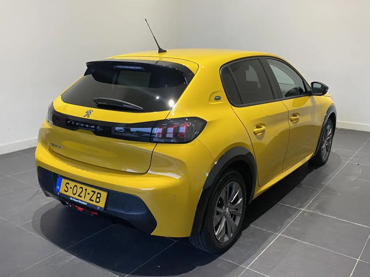 EV Active Pack 50 kWh | AUTOMAAT | CLIMATE CONTROL | CARPLAY ANDROID AUTO | PDC | LMV | 19 DKM |