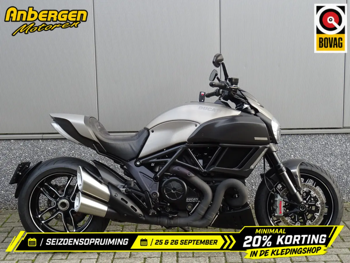 Ducati Diavel 2016 Benzine Onbekend leasen